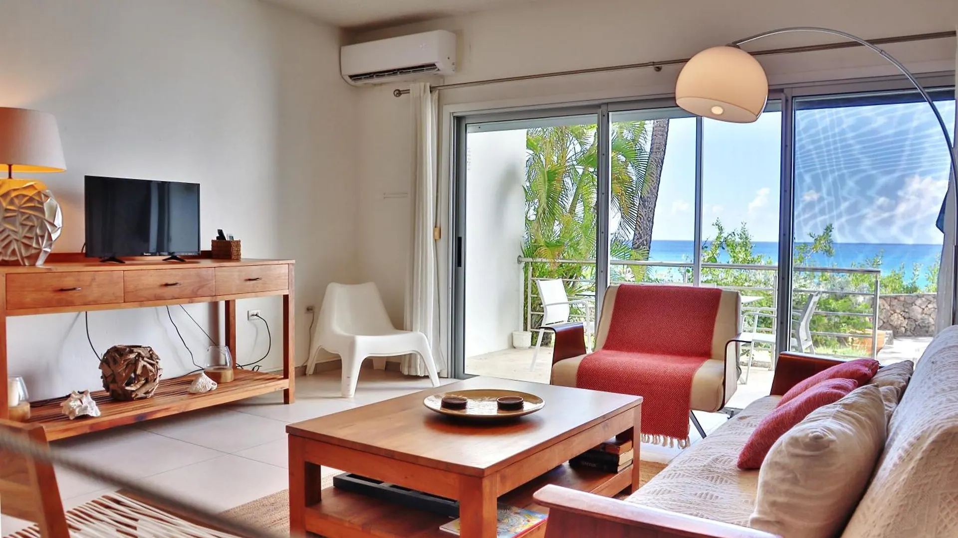 Beachfront Serenity Cupecoy  Apartment